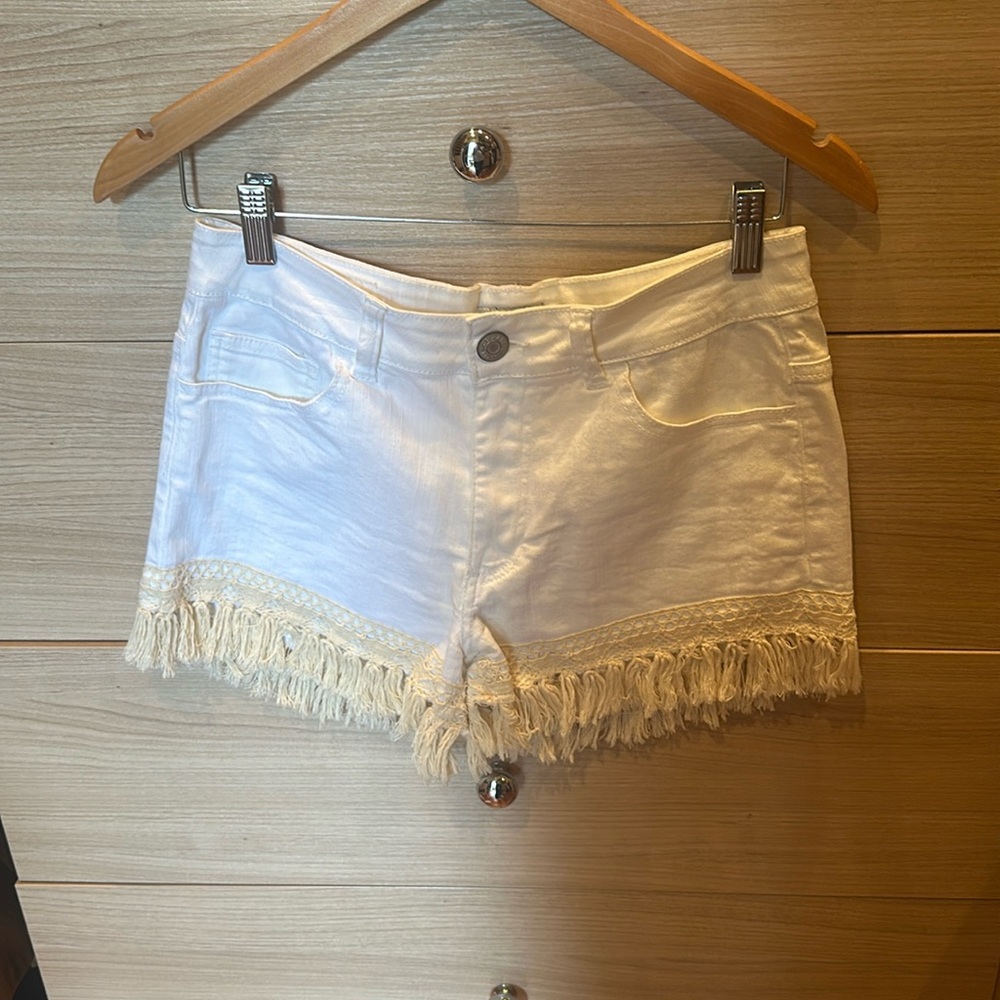 Celebrity Pink Jeans White Jean Shorts SZ 7 Crochet Fringe Trim